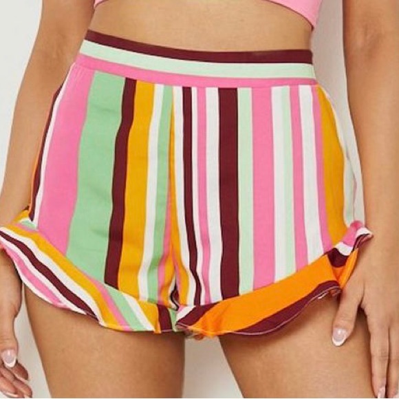 Boohoo striped floppy shorts with ruffles - Picture 2 of 3